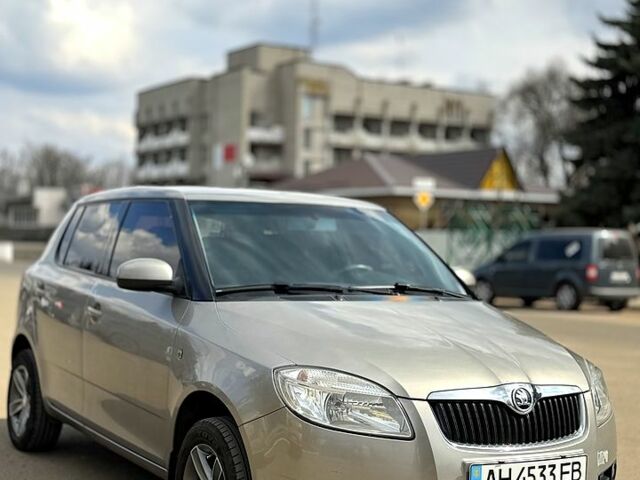 Серый Шкода Фабия, объемом двигателя 1.4 л и пробегом 154 тыс. км за 6000 $, фото 1 на Automoto.ua