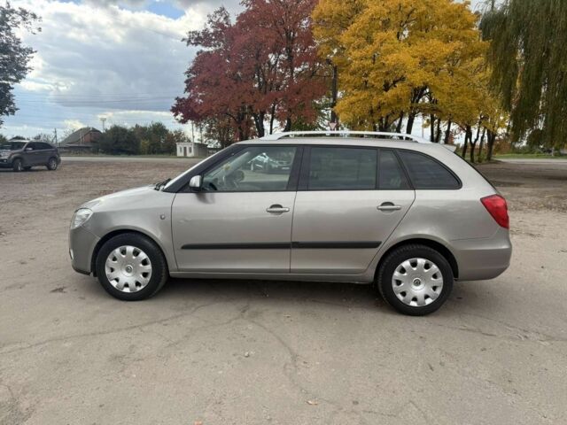 Сірий Шкода Фабія, об'ємом двигуна 1.6 л та пробігом 180 тис. км за 4800 $, фото 1 на Automoto.ua