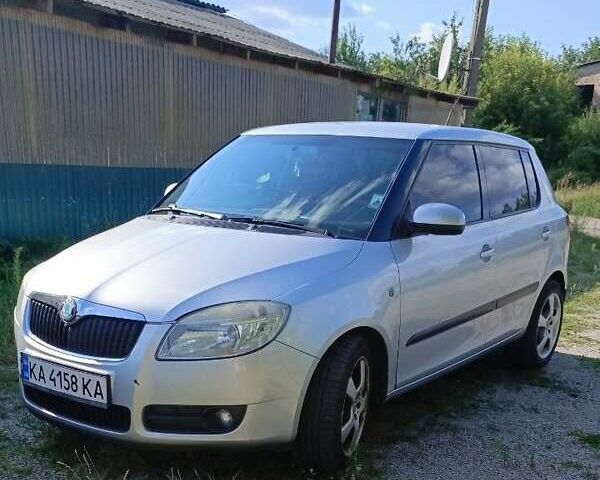 Серый Шкода Фабия, объемом двигателя 1.2 л и пробегом 198 тыс. км за 5500 $, фото 1 на Automoto.ua