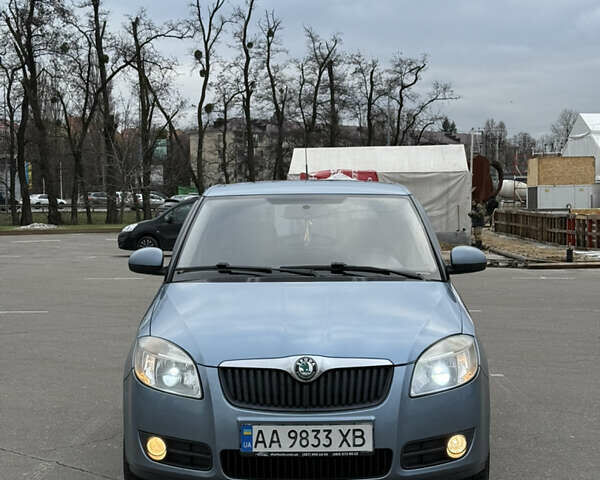 Серый Шкода Фабия, объемом двигателя 1.39 л и пробегом 219 тыс. км за 4400 $, фото 1 на Automoto.ua