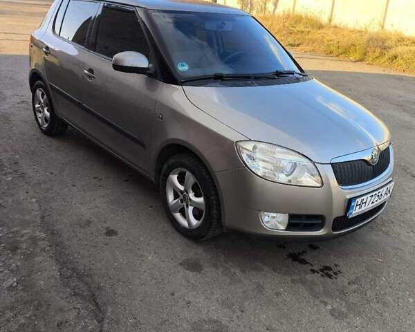 Серый Шкода Фабия, объемом двигателя 1.6 л и пробегом 191 тыс. км за 6200 $, фото 1 на Automoto.ua