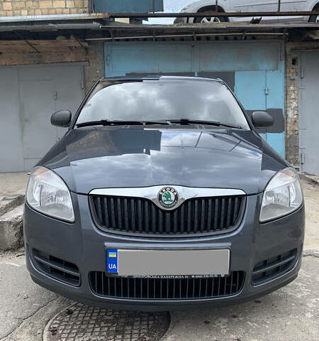 Сірий Шкода Фабія, об'ємом двигуна 1.2 л та пробігом 205 тис. км за 4200 $, фото 1 на Automoto.ua