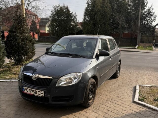 Серый Шкода Фабия, объемом двигателя 1.2 л и пробегом 217 тыс. км за 5000 $, фото 1 на Automoto.ua