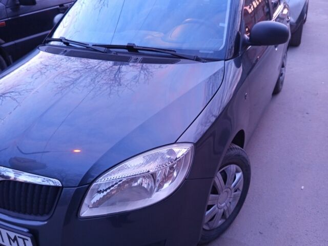 Серый Шкода Фабия, объемом двигателя 1.4 л и пробегом 214 тыс. км за 4200 $, фото 1 на Automoto.ua