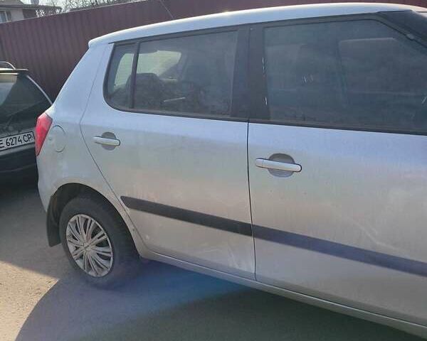 Серый Шкода Фабия, объемом двигателя 1.4 л и пробегом 240 тыс. км за 3600 $, фото 1 на Automoto.ua