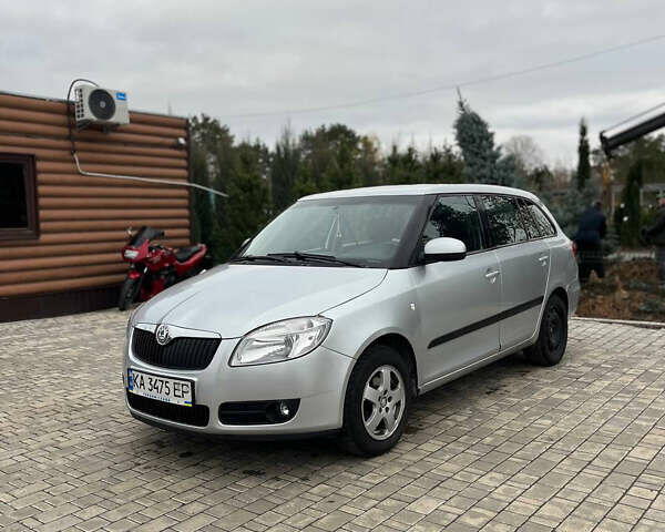 Сірий Шкода Фабія, об'ємом двигуна 1.39 л та пробігом 187 тис. км за 4100 $, фото 1 на Automoto.ua