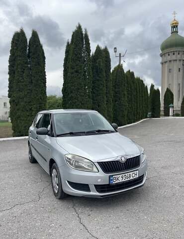Сірий Шкода Фабія, об'ємом двигуна 1.2 л та пробігом 295 тис. км за 3600 $, фото 1 на Automoto.ua
