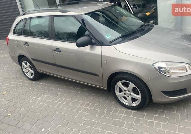 Серый Шкода Фабия, объемом двигателя 1.2 л и пробегом 209 тыс. км за 6200 $, фото 1 на Automoto.ua