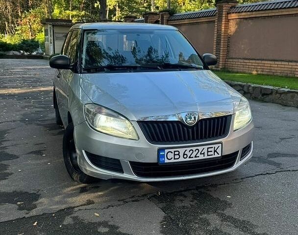 Сірий Шкода Фабія, об'ємом двигуна 1.2 л та пробігом 199 тис. км за 3750 $, фото 1 на Automoto.ua