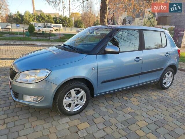 Серый Шкода Фабия, объемом двигателя 1.2 л и пробегом 192 тыс. км за 5850 $, фото 1 на Automoto.ua