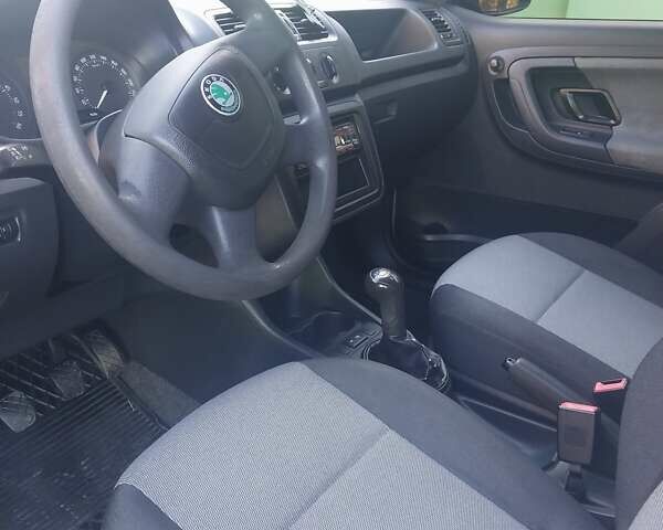 Шкода Фабия 2010 в Мукачеве на Automoto.ua Серый Шкода Фабия, объемом двигателя 1.6 л и пробегом 280 тыс. км за 5300 $, фото 1 на Automoto.ua