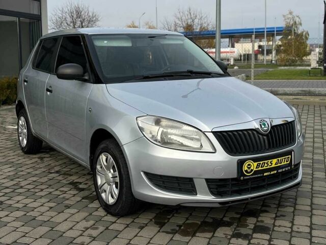 Серый Шкода Фабия, объемом двигателя 1.6 л и пробегом 283 тыс. км за 5800 $, фото 1 на Automoto.ua