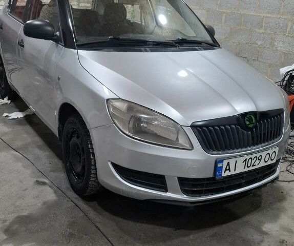 Сірий Шкода Фабія, об'ємом двигуна 1.2 л та пробігом 200 тис. км за 4500 $, фото 1 на Automoto.ua