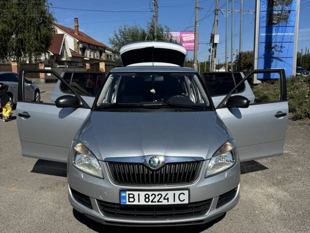 Серый Шкода Фабия, объемом двигателя 1.2 л и пробегом 1000 тыс. км за 5999 $, фото 1 на Automoto.ua