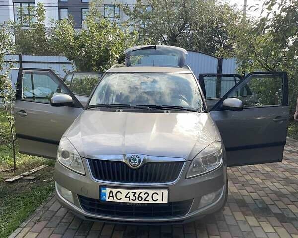 Сірий Шкода Фабія, об'ємом двигуна 1.6 л та пробігом 304 тис. км за 6000 $, фото 1 на Automoto.ua