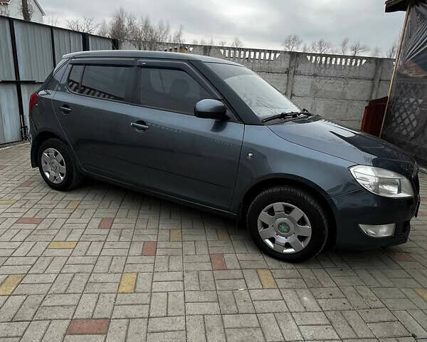 Сірий Шкода Фабія, об'ємом двигуна 1.39 л та пробігом 161 тис. км за 6300 $, фото 1 на Automoto.ua