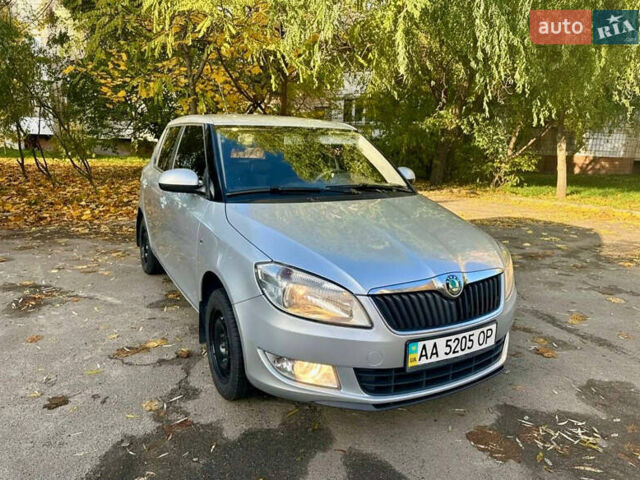 Сірий Шкода Фабія, об'ємом двигуна 1.4 л та пробігом 259 тис. км за 4999 $, фото 1 на Automoto.ua