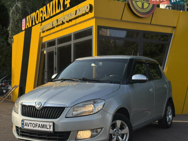 Сірий Шкода Фабія, об'ємом двигуна 1.39 л та пробігом 315 тис. км за 4999 $, фото 1 на Automoto.ua