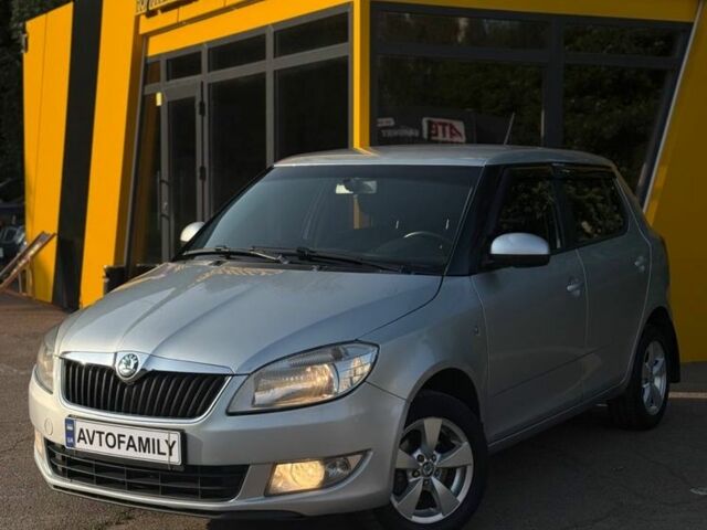 Серый Шкода Фабия, объемом двигателя 1.4 л и пробегом 300 тыс. км за 4500 $, фото 1 на Automoto.ua