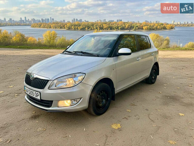 Серый Шкода Фабия, объемом двигателя 1.4 л и пробегом 260 тыс. км за 5000 $, фото 1 на Automoto.ua