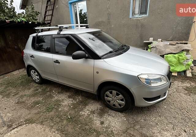 Серый Шкода Фабия, объемом двигателя 1.2 л и пробегом 205 тыс. км за 5500 $, фото 1 на Automoto.ua