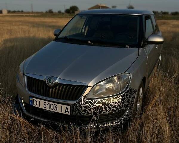 Сірий Шкода Фабія, об'ємом двигуна 1.6 л та пробігом 161 тис. км за 2100 $, фото 1 на Automoto.ua