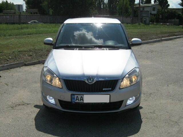 Сірий Шкода Фабія, об'ємом двигуна 1.2 л та пробігом 124 тис. км за 8500 $, фото 1 на Automoto.ua