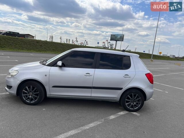 Сірий Шкода Фабія, об'ємом двигуна 1.6 л та пробігом 210 тис. км за 5500 $, фото 1 на Automoto.ua