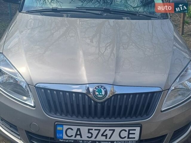Серый Шкода Фабия, объемом двигателя 1.2 л и пробегом 180 тыс. км за 4800 $, фото 1 на Automoto.ua