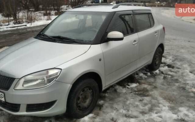 Сірий Шкода Фабія, об'ємом двигуна 1.39 л та пробігом 244 тис. км за 3250 $, фото 1 на Automoto.ua