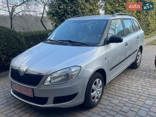 Сірий Шкода Фабія, об'ємом двигуна 1.2 л та пробігом 211 тис. км за 5600 $, фото 1 на Automoto.ua