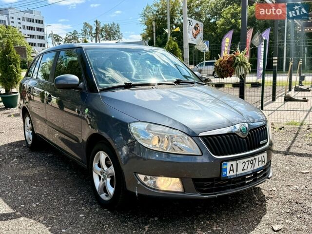 Сірий Шкода Фабія, об'ємом двигуна 1.2 л та пробігом 277 тис. км за 3900 $, фото 1 на Automoto.ua