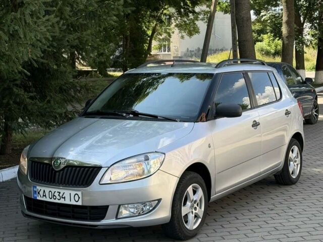 Сірий Шкода Фабія, об'ємом двигуна 1.6 л та пробігом 235 тис. км за 5215 $, фото 1 на Automoto.ua