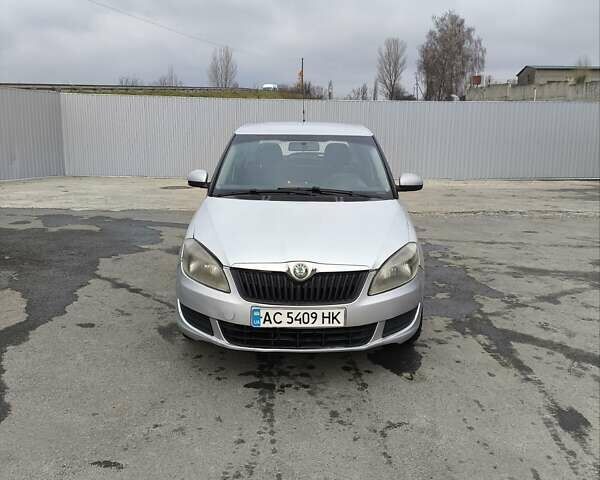 Сірий Шкода Фабія, об'ємом двигуна 1.4 л та пробігом 333 тис. км за 3800 $, фото 1 на Automoto.ua