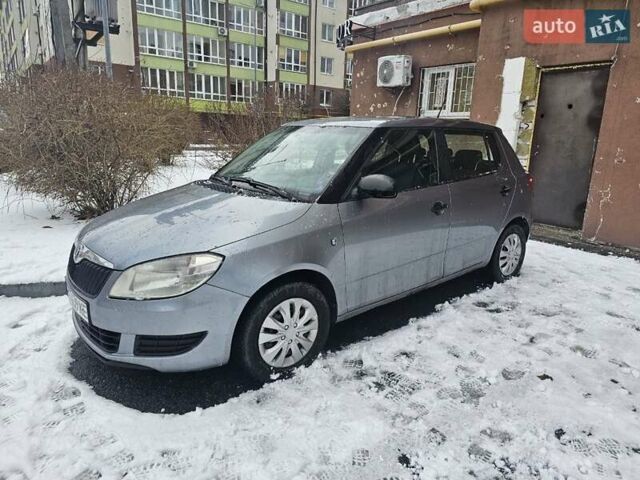 Серый Шкода Фабия, объемом двигателя 1.2 л и пробегом 209 тыс. км за 4500 $, фото 1 на Automoto.ua