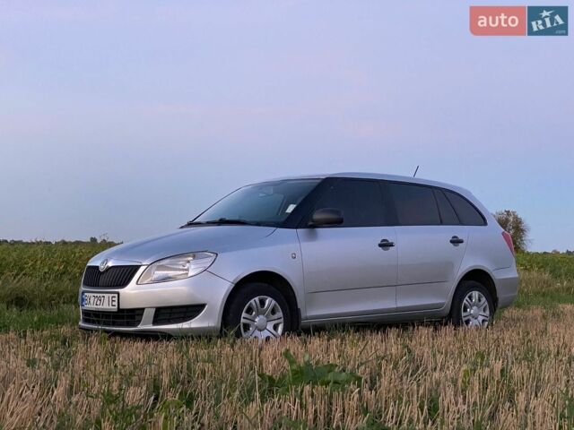 Сірий Шкода Фабія, об'ємом двигуна 1.6 л та пробігом 212 тис. км за 5500 $, фото 1 на Automoto.ua