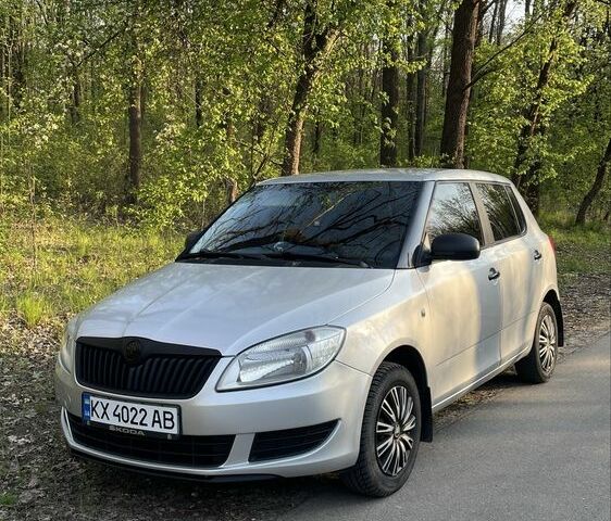 Сірий Шкода Фабія, об'ємом двигуна 1.2 л та пробігом 196 тис. км за 4300 $, фото 1 на Automoto.ua