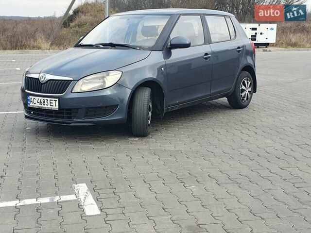 Серый Шкода Фабия, объемом двигателя 1.39 л и пробегом 290 тыс. км за 4200 $, фото 1 на Automoto.ua