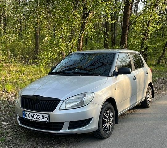 Серый Шкода Фабия, объемом двигателя 1.2 л и пробегом 197 тыс. км за 4300 $, фото 1 на Automoto.ua