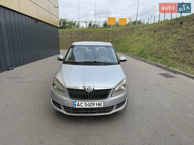 Сірий Шкода Фабія, об'ємом двигуна 1.39 л та пробігом 306 тис. км за 2950 $, фото 1 на Automoto.ua