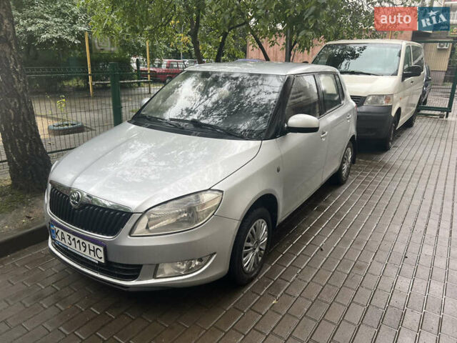 Серый Шкода Фабия, объемом двигателя 1.39 л и пробегом 233 тыс. км за 6800 $, фото 1 на Automoto.ua
