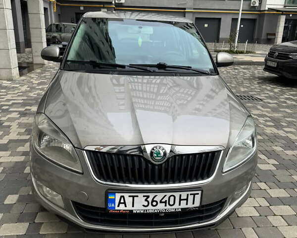 Серый Шкода Фабия, объемом двигателя 1.39 л и пробегом 350 тыс. км за 4300 $, фото 1 на Automoto.ua