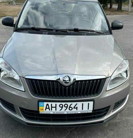 Сірий Шкода Фабія, об'ємом двигуна 1.2 л та пробігом 31 тис. км за 8000 $, фото 1 на Automoto.ua