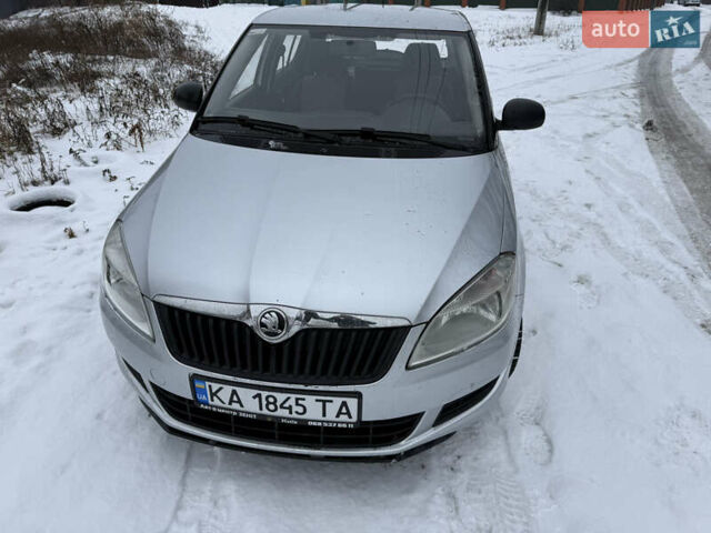 Серый Шкода Фабия, объемом двигателя 1.2 л и пробегом 150 тыс. км за 4700 $, фото 1 на Automoto.ua