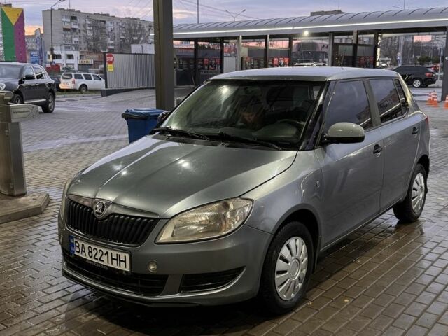Серый Шкода Фабия, объемом двигателя 1.2 л и пробегом 218 тыс. км за 4800 $, фото 1 на Automoto.ua