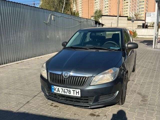 Сірий Шкода Фабія, об'ємом двигуна 1.39 л та пробігом 280 тис. км за 5200 $, фото 1 на Automoto.ua