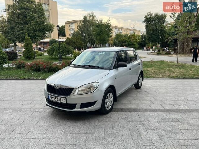 Серый Шкода Фабия, объемом двигателя 1.2 л и пробегом 159 тыс. км за 5600 $, фото 1 на Automoto.ua
