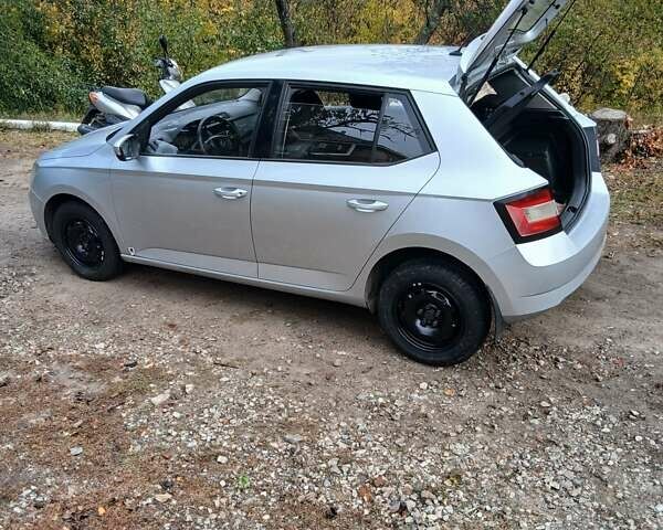 Шкода Фабія 2015 у Харкові на Automoto.ua Сірий Шкода Фабія, об'ємом двигуна 1 л та пробігом 138 тис. км за 6650 $, фото 1 на Automoto.ua