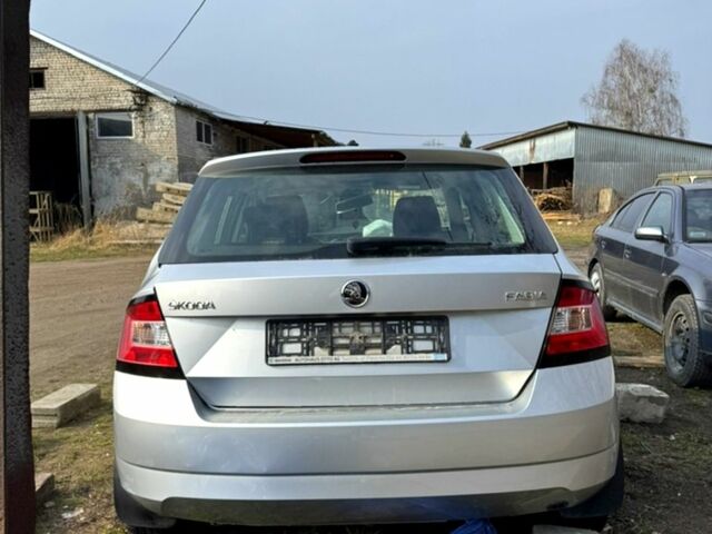 Серый Шкода Фабия, объемом двигателя 1 л и пробегом 200 тыс. км за 2500 $, фото 1 на Automoto.ua
