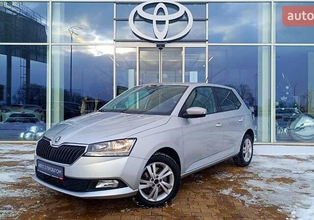 Серый Шкода Фабия, объемом двигателя 1 л и пробегом 54 тыс. км за 13934 $, фото 1 на Automoto.ua